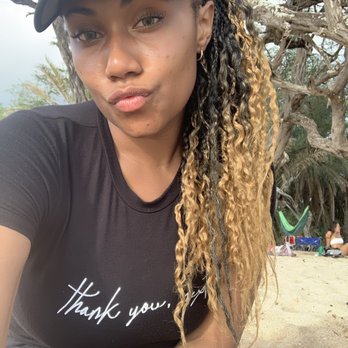 Rena YSSLSTUDIO - Knotless box braids by Rena. Cute and easy to care for style while I was back home in Maui - Hair Stylists Near Me - Long Beach, California