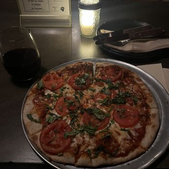 Bodega Wine Bar - Margherita Pizza - Wine Bars Near Me - Santa Monica, California Bodega Wine Bar - Margherita Pizza - Wine Bars Near Me - Santa Monica, California