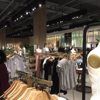 Aritzia - Women's Clothing Near Me - Boston, Massachusetts