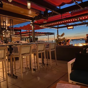 Topsail - Restaurant and bar area beautiful view at night - American Near Me - San Diego, California Topsail - Restaurant and bar area beautiful view at night - American Near Me - San Diego, California
