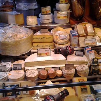 Mercado de Ventas - Gran variedad de quesos - Farmers Market Near Me - Madrid, M