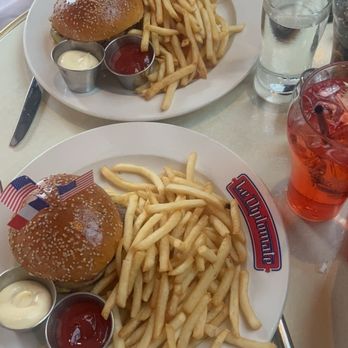 Le Diplomate - Burger American - Brasseries Near Me - Washington, DC, District of Columbia Le Diplomate - Burger American - Brasseries Near Me - Washington, DC, District of Columbia