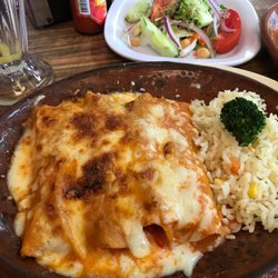 Restaurante Mario's - Red chili chicken enchiladas