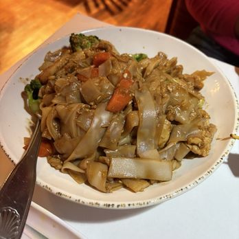 Tommy Thai - Pad see ew - Cambodian Near Me - Mountain View, California Tommy Thai - Pad see ew - Cambodian Near Me - Mountain View, California