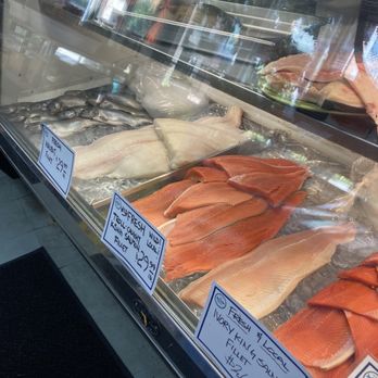 Seattle Fish Guys - Fish case - Seafood Markets Near Me - Seattle, Washington