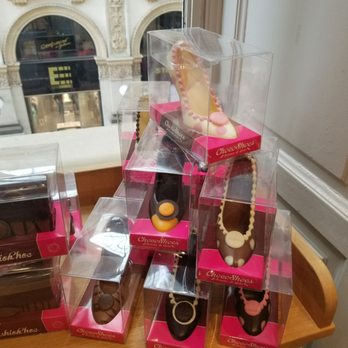 Il Mercato del Duomo - One of the many  shops , this one selling chocolate shoes - Cafes Near Me - Milan, Michigan