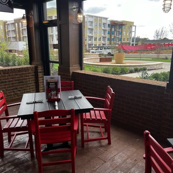 Drake's Murfreesboro - Outside patio - Burgers Near Me - Murfreesboro, Tennessee