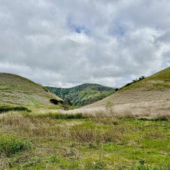 Glider Point - Lush green after rainy season - Hiking Near Me - Yorba Linda, California Glider Point - Lush green after rainy season - Hiking Near Me - Yorba Linda, California