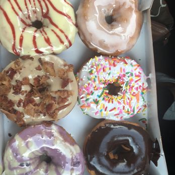 Duck Donuts - Glazed, beach ball, chocolate glazed, raspberry lemon, bacon maple glazed and my favorite blueberry lemonade! - Donuts Near Me - Williamsburg, Virginia