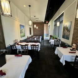 Napoli's Italian Restaurant - Dining area