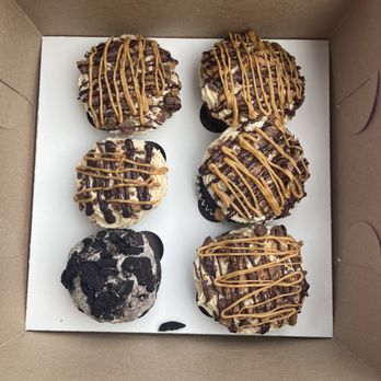 Cava and Cakes - Peanut Butter Delight Cupcake and Cookies and Cream cupcake - Cupcakes Near Me - Santa Rosa Beach, Florida