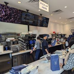 Paris Baguette - Counter