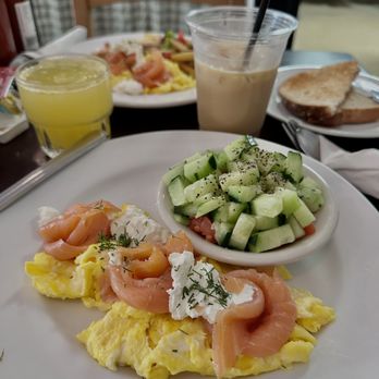 Rialto Cafe - Breakfast & Brunch Near Me - Fullerton, California