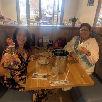 Broken Yolk Cafe - Cafes Near Me - Palm Springs, California