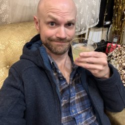 Iconic Atomic - Cocktails and vintage massage chairs for the waiting partner