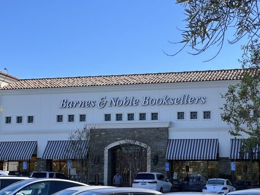 Barnes & Noble by null