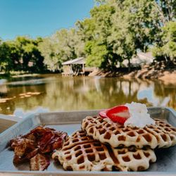 Cafe Lucia Lake Weir - Waffle breakfast!