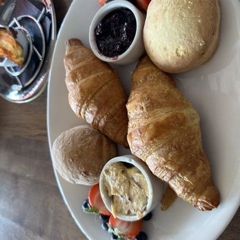 Flour Mill Scratch Kitchen Restaurant - Croissant Sharable.  Fresh and warm. - Canadian (New) Near Me - Niagara Falls, Ontario