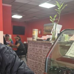 La Cabana Jarabacoa - Talking to her friend than