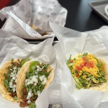 El Fresco Mexican Grill - Chorizo tacos on the left. Barbacoa on the right. - Mexican Near Me - Chantilly, Virginia El Fresco Mexican Grill - Chorizo tacos on the left. Barbacoa on the right. - Mexican Near Me - Chantilly, Virginia