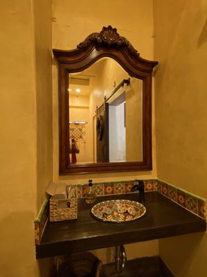 Fonda Del Barrio by null