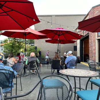 Bontzu Cellars - Music on the patio - Wine Tasting Room Near Me - Walla Walla, Washington Bontzu Cellars - Music on the patio - Wine Tasting Room Near Me - Walla Walla, Washington