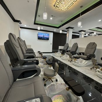 Level Nails Bar Norridge - November 2024 - Nail Salons Near Me - Norridge, Illinois