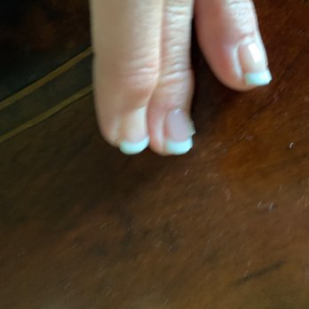 Blume Nails Spa - Lifting too coat on right hand after 5 days. - Nail Salons Near Me - Solon, Ohio Blume Nails Spa - Lifting too coat on right hand after 5 days. - Nail Salons Near Me - Solon, Ohio