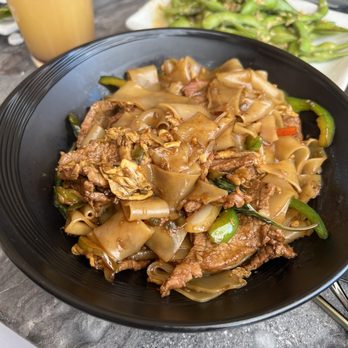 Chef's Choice Noodle Bar - Drunken Noodles - Thai Near Me - Bakersfield, California Chef's Choice Noodle Bar - Drunken Noodles - Thai Near Me - Bakersfield, California