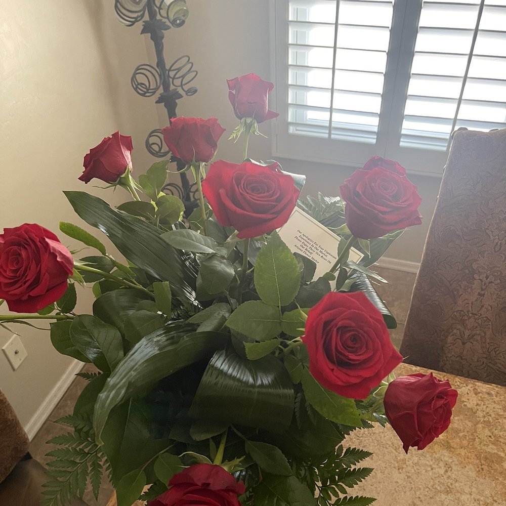 Arizona Flower Market - Beautiful dozen red roses - Wholesale Stores Near Me - Phoenix, Arizona Arizona Flower Market - Beautiful dozen red roses - Wholesale Stores Near Me - Phoenix, Arizona