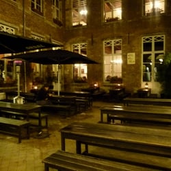 De Groote Witte Arend - De mooie binnenkoer