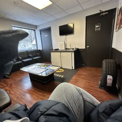 Midas - Waiting area