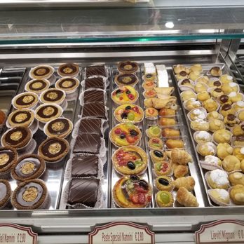 Café Nannini - Great looking pastries & the cuppacino was great. - Cafes Near Me - Siena, SI
