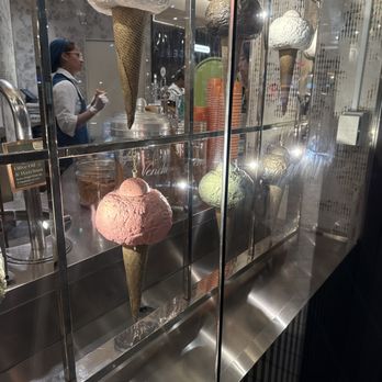 Venchi - Chocolatiers & Shops Near Me - Millburn, New Jersey