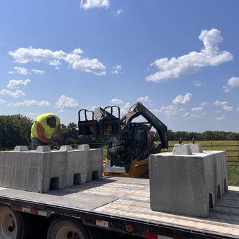 Stone Hauling and Excavating - Retaining wall blocks. - Excavation Services Near Me Stone Hauling and Excavating - Retaining wall blocks. - Excavation Services Near Me