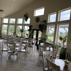 Blue Lotus Winery - Tasting room with cold A/C!