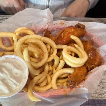 Hot Wings Cafe - 8 Style Chicken Wings Combo with Curly Fries - New American Near Me - Pasadena, California