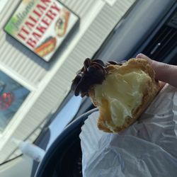 Chocolate eclair