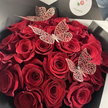 Challito’s Flowers - 25 red roses. Beautiful - Flowers & Gifts Near Me - Oxnard, California Challito’s Flowers - 25 red roses. Beautiful - Flowers & Gifts Near Me - Oxnard, California