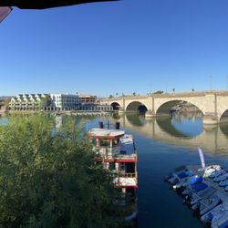 Roxy’s Beach Bar & Cafe - Great view of London Bridge