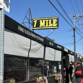 7 Mile House - 7 Mile House - Sports Bars Near Me - Brisbane, California
