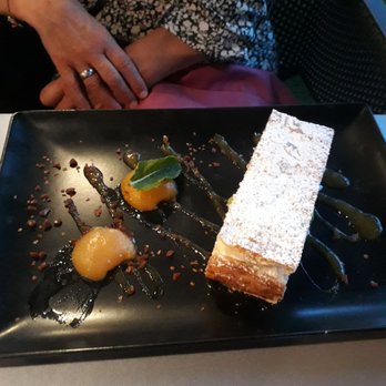 L'Hôte Antique - Millefeuille pistache - French Near Me - Blois, 41 L'Hôte Antique - Millefeuille pistache - French Near Me - Blois, 41