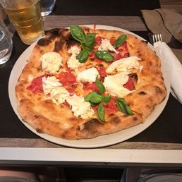 This was the pizza, fresh basil, mozzarella and cherry tomatoes. Really tasty, as tasty as a pizza I have had in Rome