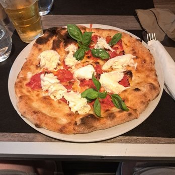 Doveralù - This was the pizza, fresh basil, mozzarella and cherry tomatoes. Really tasty, as tasty as a pizza I have had in Rome - Bars Near Me - Rome, RM