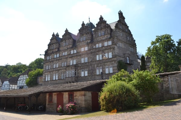 Schloss Hämelschenburg by null