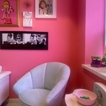 Alisa Marie Brows & Spa - Waiting room - Skin Care Near Me - Royal Oak, Michigan Alisa Marie Brows & Spa - Waiting room - Skin Care Near Me - Royal Oak, Michigan
