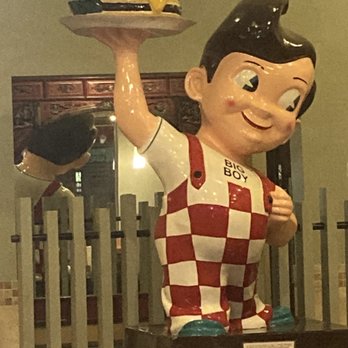 Noodle World - Bobs big boy statue randomly inside - Chinese Near Me - Alhambra, California