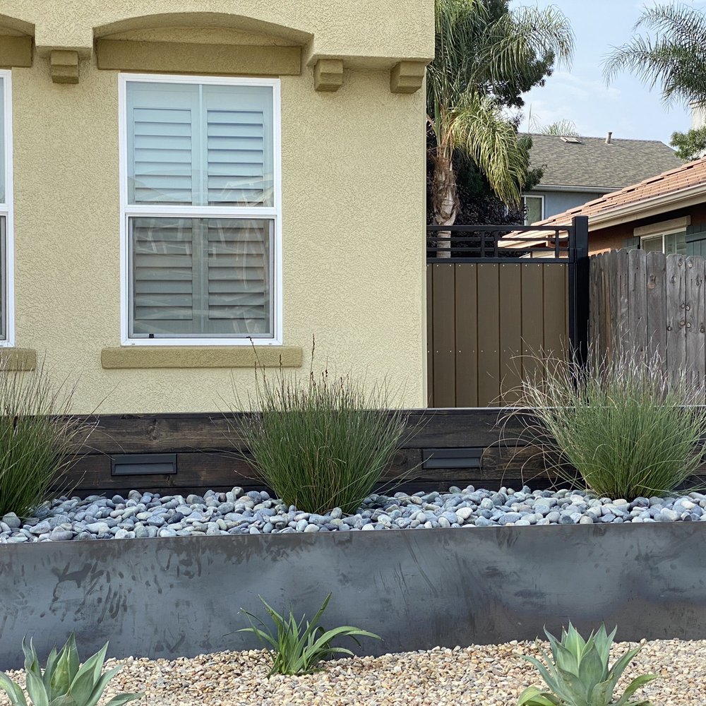 Turf-N-Tree - ows a garden with gravel and plants - Landscaping Near Me - Tracy, California