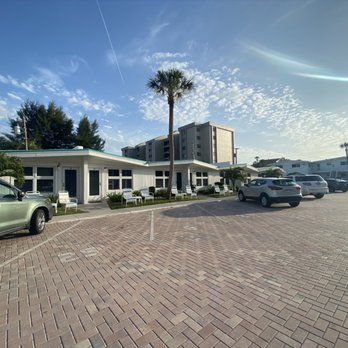 Siesta Royale - Apartments Near Me - Sarasota, Florida