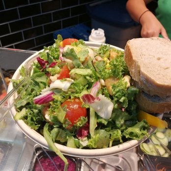 Immergrün - Salat mit Hähnchenbrust und Balsamicodressing - Juice Bars & Smoothies Near Me - Bremen, HB Immergrün - Salat mit Hähnchenbrust und Balsamicodressing - Juice Bars & Smoothies Near Me - Bremen, HB